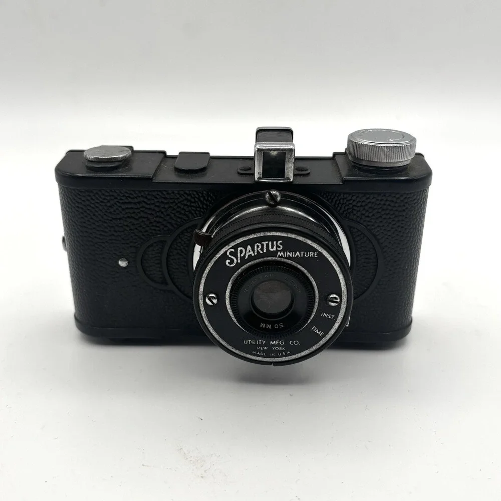 VINTAGE 1950s SPARTUS MINIATURE 35mm CAMERA UNTESTED.